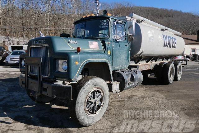 Mack RD686S Tovornjaki za vodo