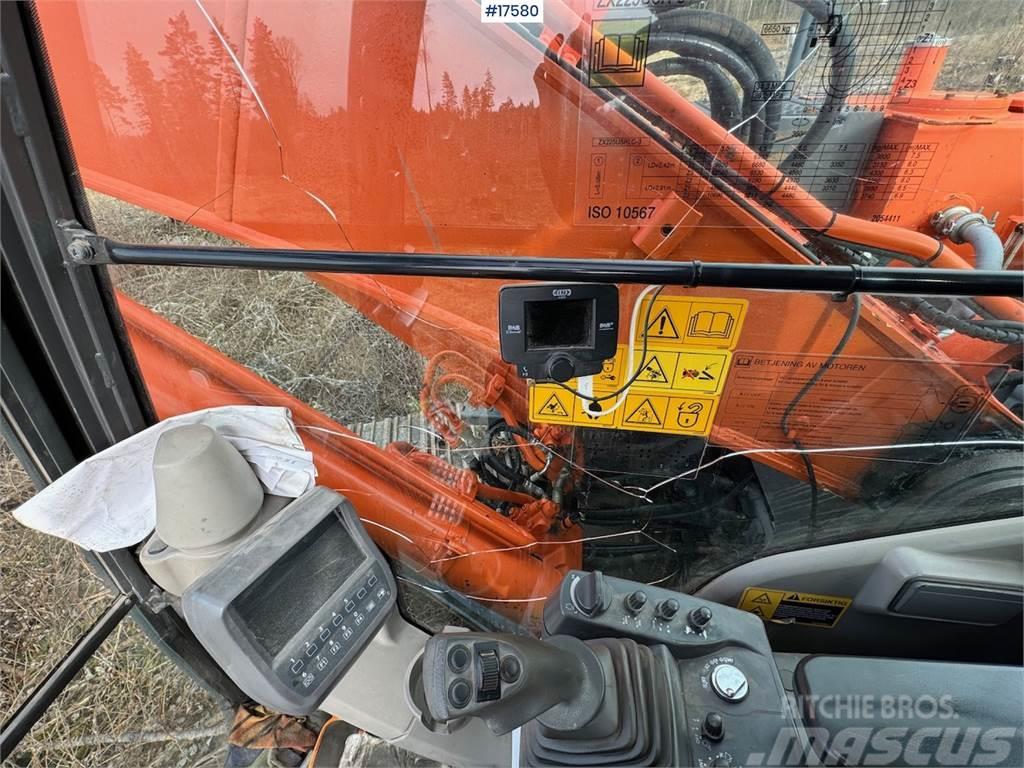 Hitachi ZX225 crawler excavator w/ 2 buckets and tilt WATC Bagri goseničarji