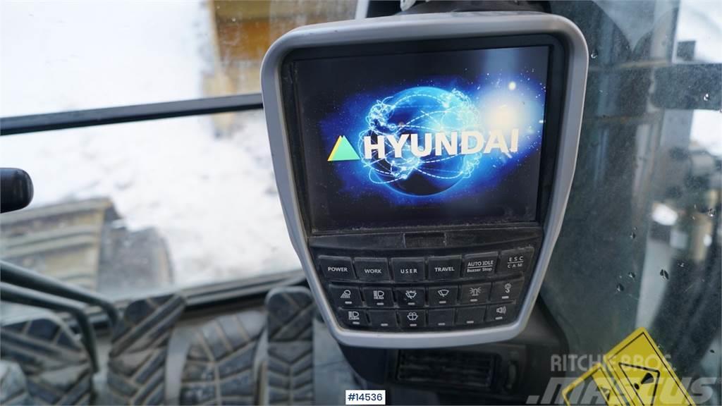 Hyundai HX520L digger w/ bucket. Bagri goseničarji