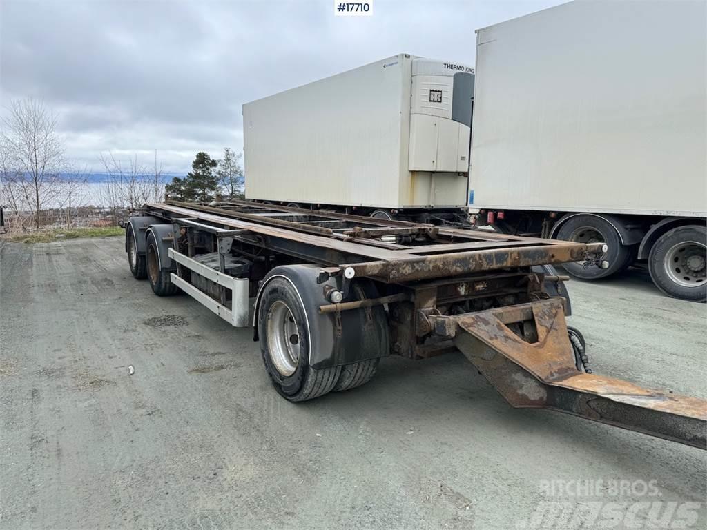 Istrail 3-axle hook trailer w/ tipper Druge polprikolice