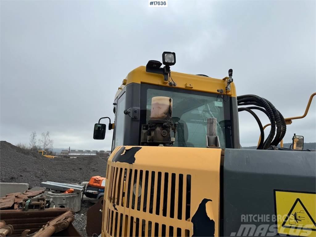 Volvo ECR235CL Tracked excavator w/ bucket and tilt Bagri goseničarji