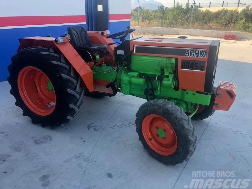  TRACTOR AGRIA 8845 45CV. Traktorji