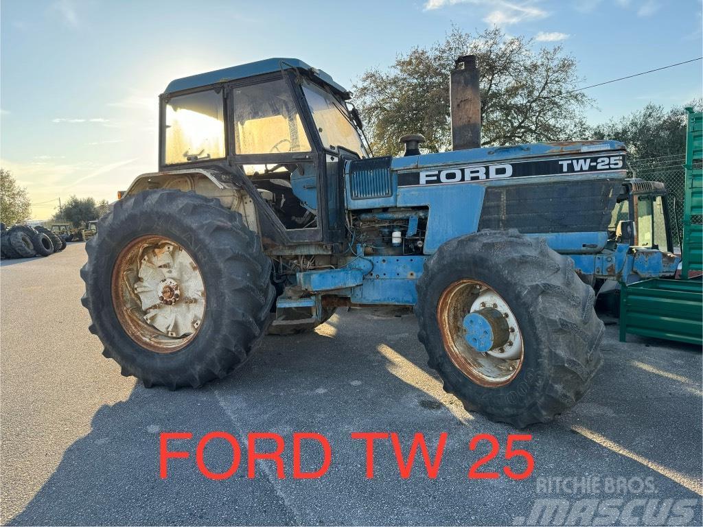 Ford / New Holland TW25 Traktorji