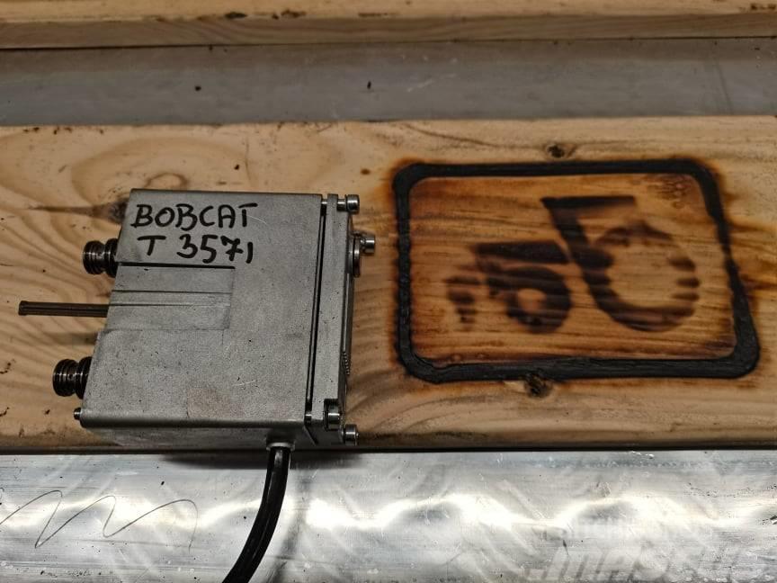 Bobcat T .... {new distributor coil } Motorji