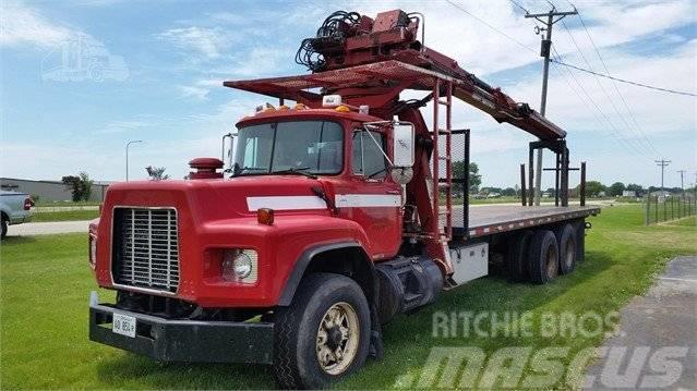 Mack RB690S Boom Truck Drugi tovornjaki