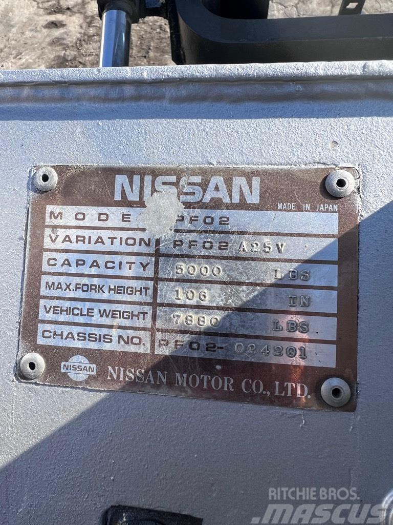 Nissan PF02A25V Terenski viličar