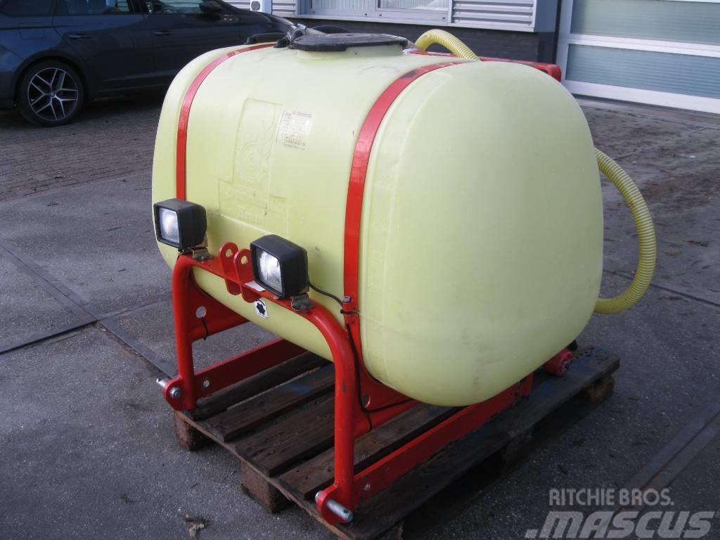 Agromehanika 400 liter tank in frame Škropilnice gnojila