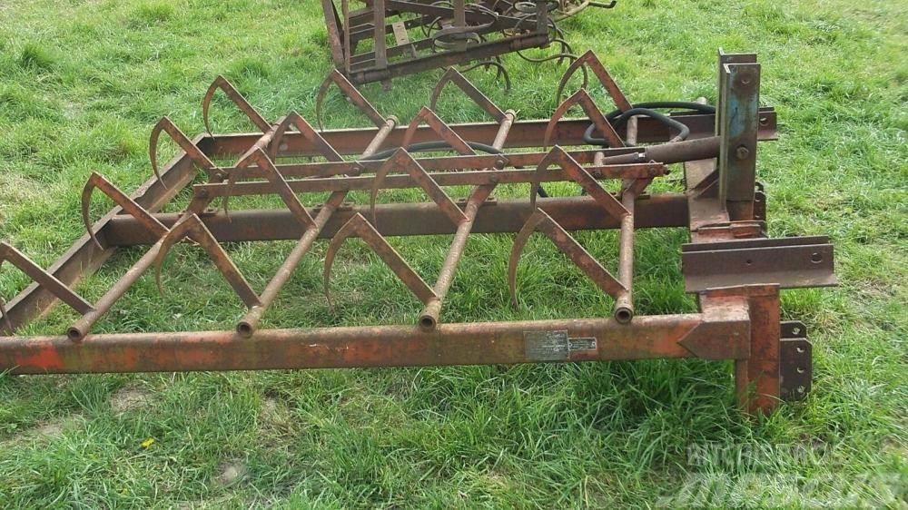 Browns Flat 8 grab £280 Traktorji