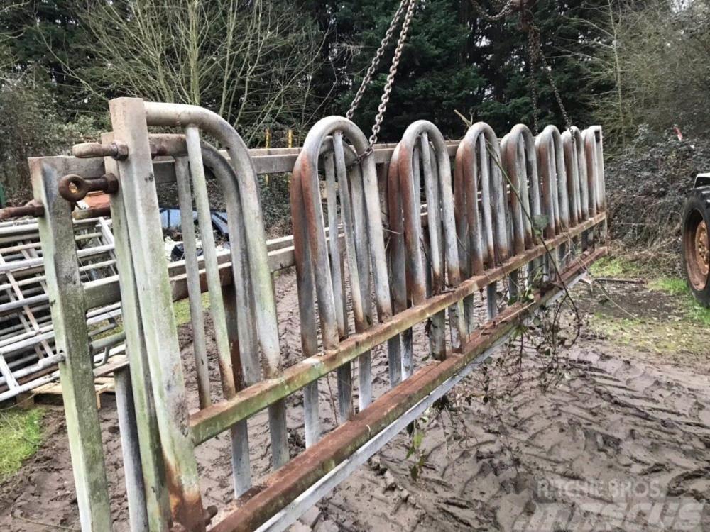  Cattle feed barriers 14 ft 6 Ostali stroji in oprema za živino