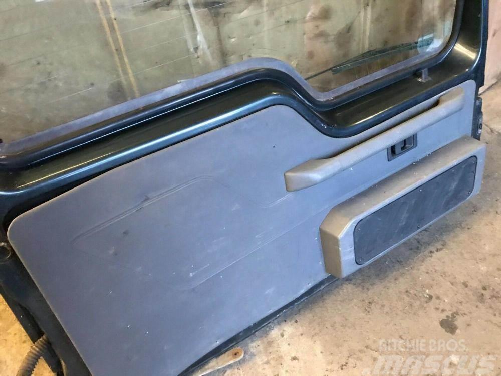 Land Rover Discovery 300 TDi rear door complete £90 Drugo
