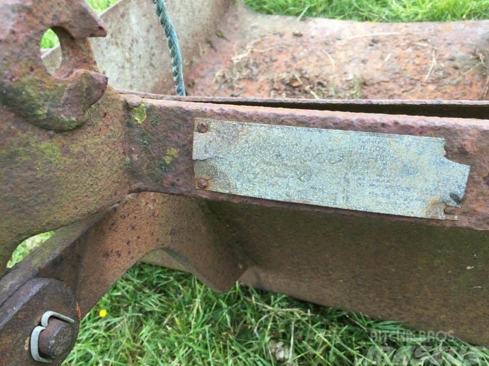 Massey Ferguson rear linkage earth scoop £250 Drugi kmetijski stroji
