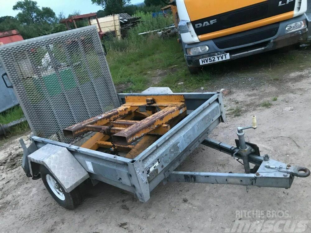  Plant trailer 5 ft x 4 ft £450 plus vat £540 Druge prikolice