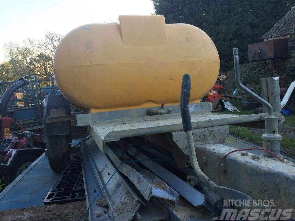 water bowser £400 plus vat £480 Prikolice cisterne