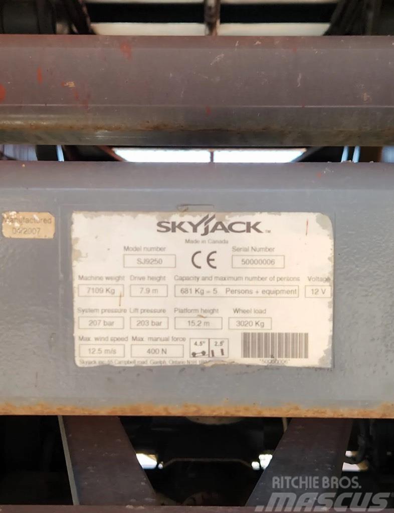 SkyJack SJ 9250 RT Škarjaste dvižne ploščadi