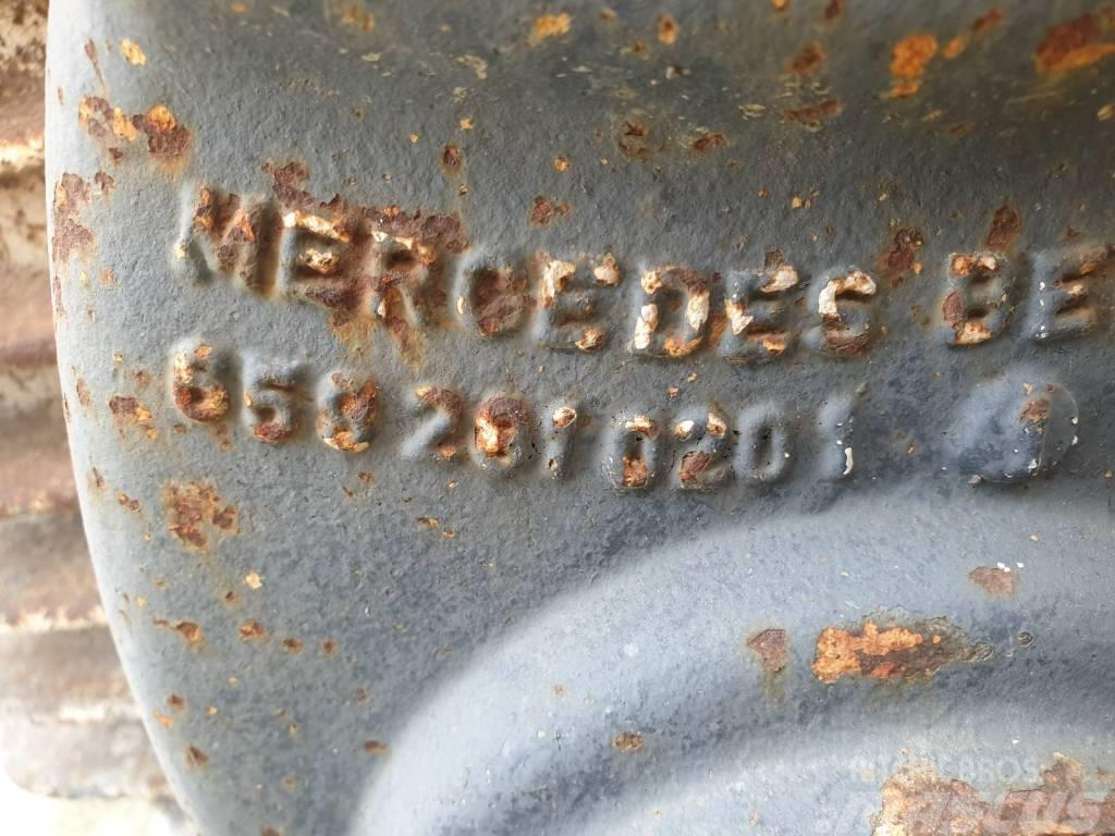 Mercedes-Benz VG 2400-3W/1 448 Hidravlika