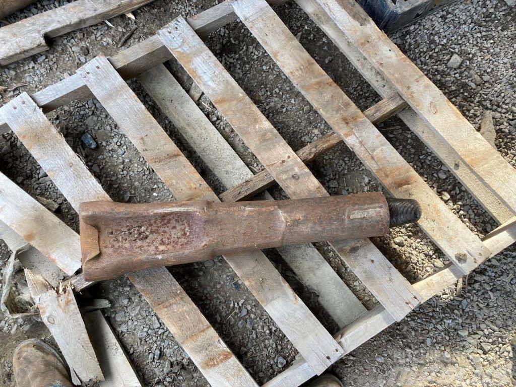  Aftermarket 7-3/4” x 29 Cable Tool Drilling Chisel Dodatki in rezevni deli za opremo za zabijanje stebrov pilotov