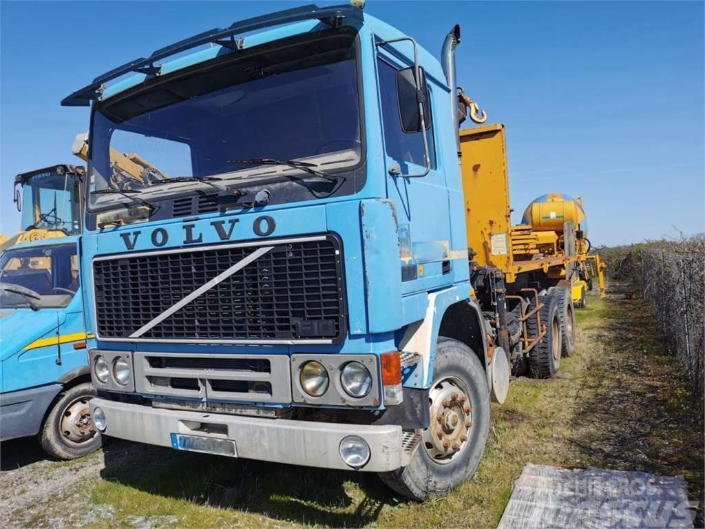 Volvo F10 Tovornjaki s kesonom/platojem