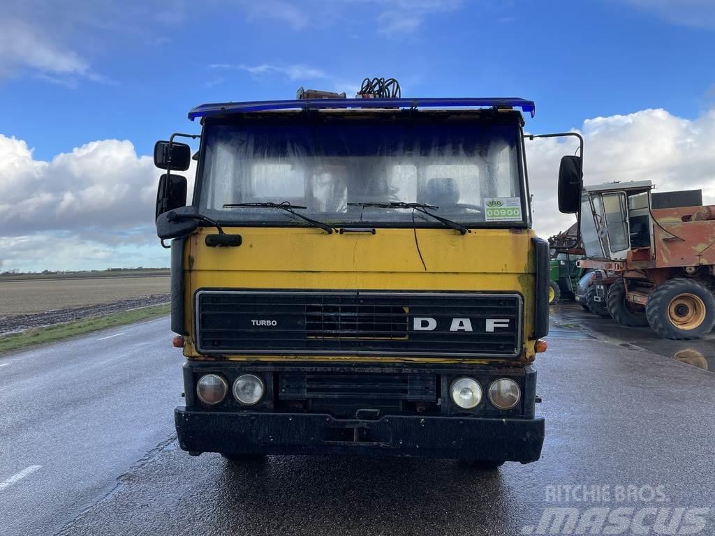 DAF 2100 Tovornjaki s kesonom/platojem
