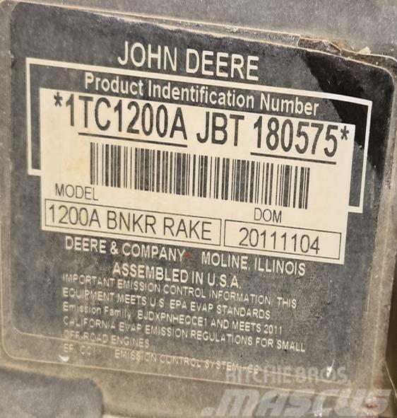 John Deere 1200 A Obračalniki za pesek
