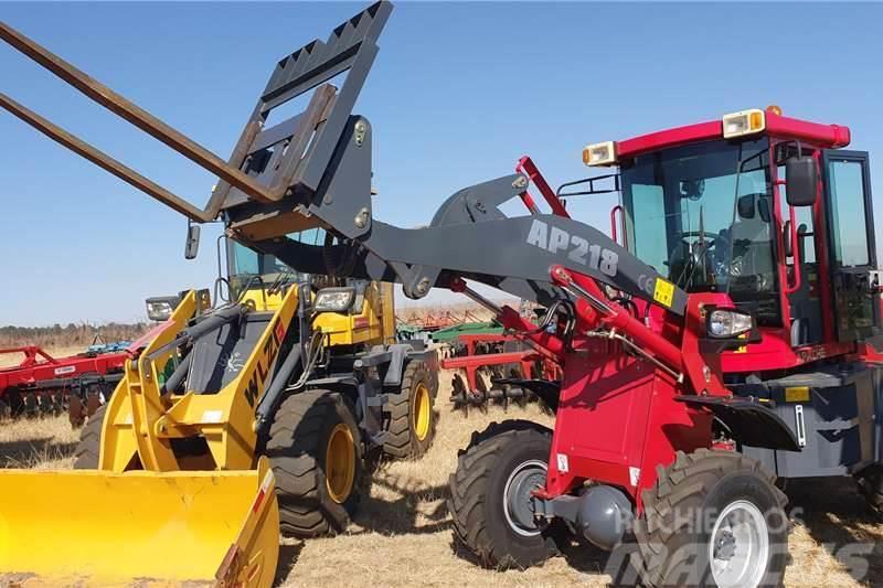  New Apache front loader and forklift 1.5 ton Traktorji