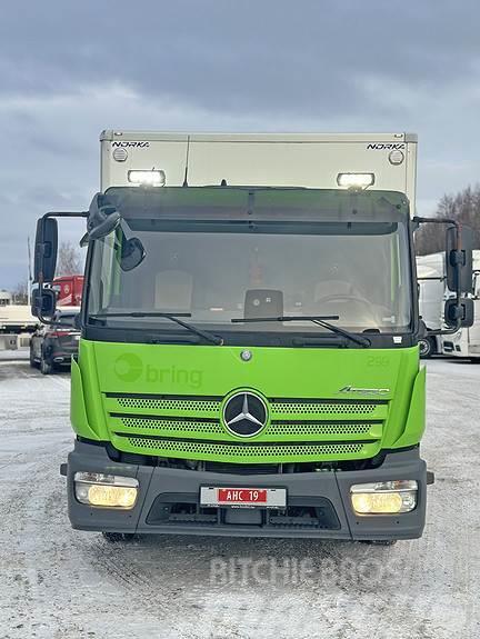 Mercedes-Benz Atego 818L/33 Tovornjaki zabojniki