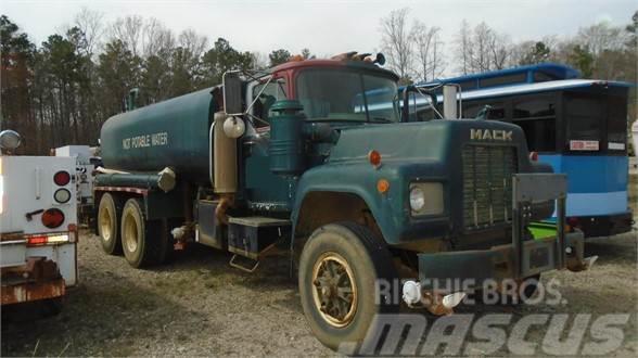 Mack RD685S Tovornjaki za vodo