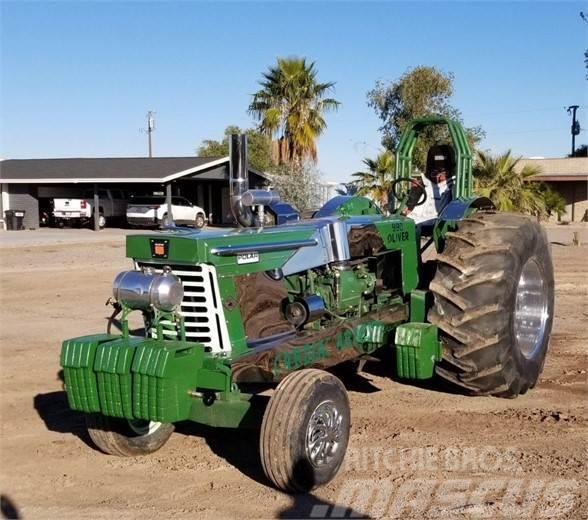 Oliver 990 Traktorji