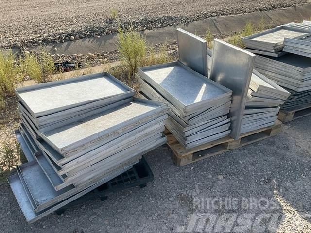  Quantity of Aluminum Trays Drugo