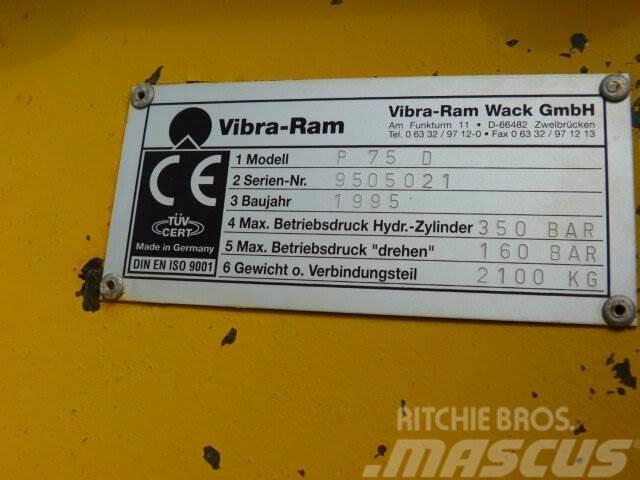 Komatsu Vibra-Ram P 75 D / Lehnhoff MS 25 / 2100 kg Bagri goseničarji