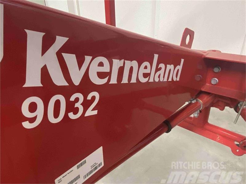 Kverneland 9032 rotorrive Obračalniki in zgrabljalniki