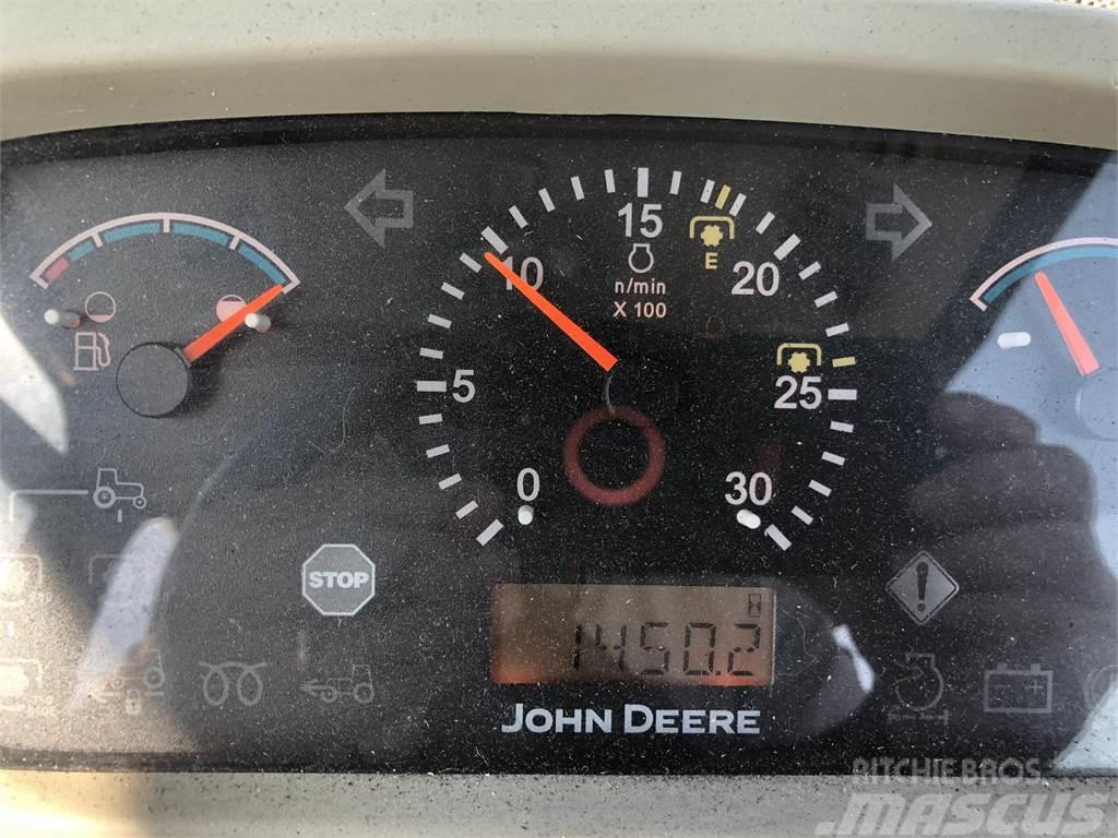 John Deere 4720 Traktorji