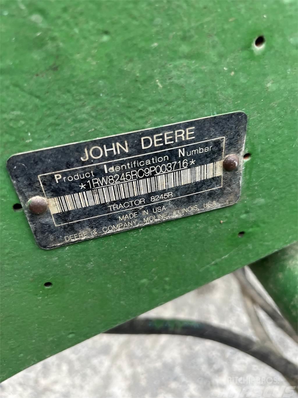 John Deere 8245R Traktorji