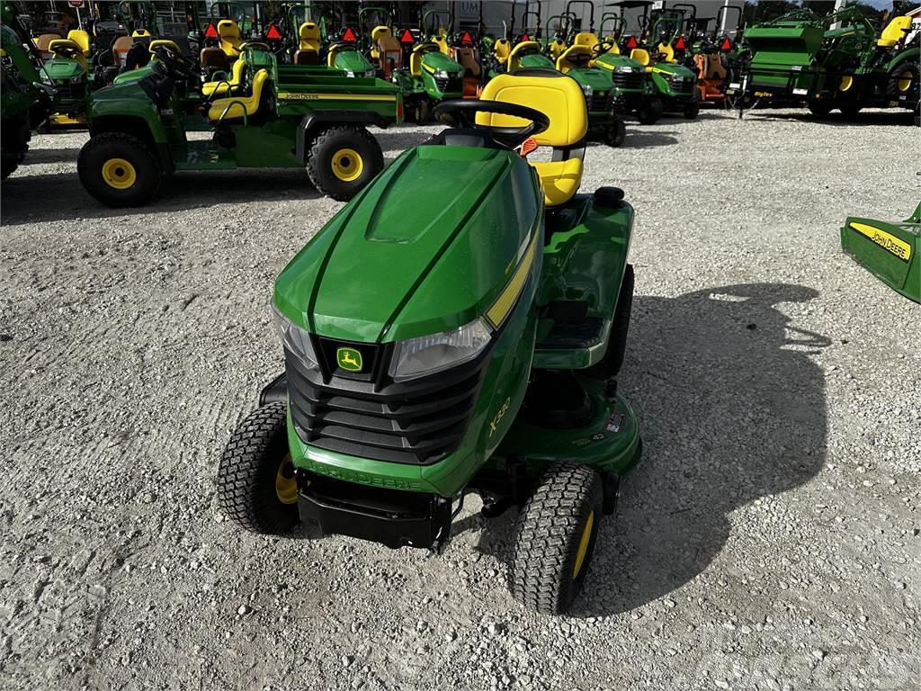 John Deere X330 Manjši traktorji