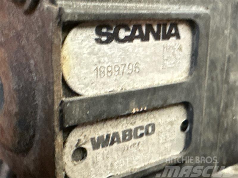 Scania  VALVE BLOCK SOLENOID VALVE 1889796 Radiatorji