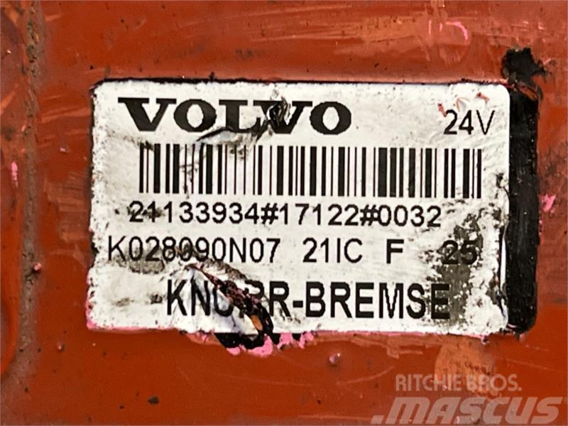 Volvo  VALVE 21133934 Radiatorji