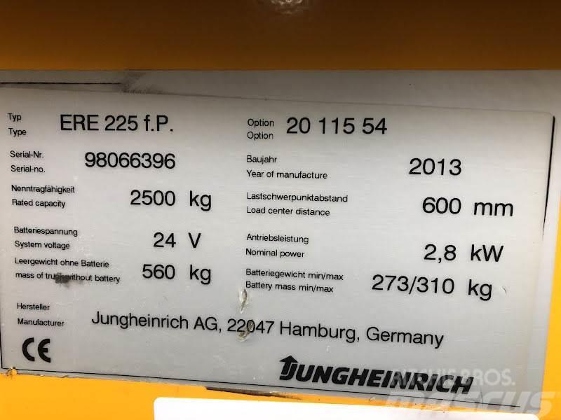 Jungheinrich ERE 225 Električni nizko dvižni viličar