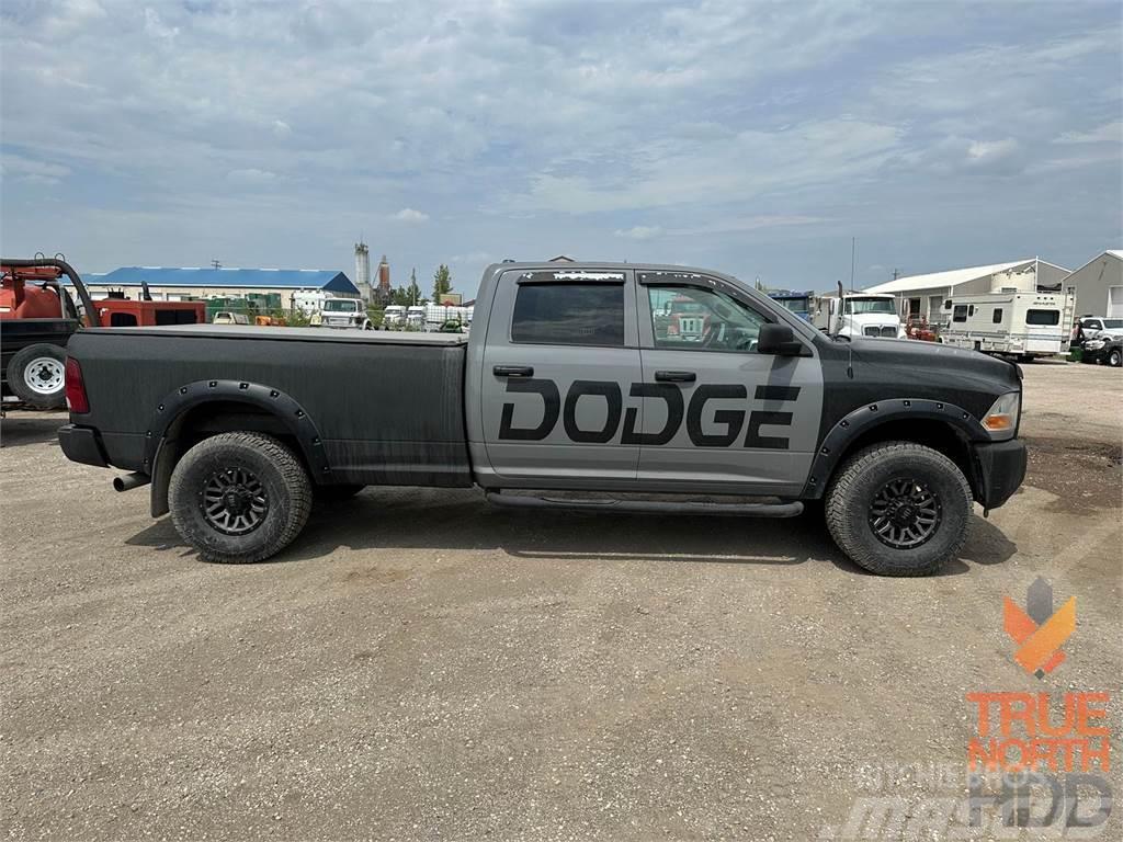 Dodge Ram 2500 Tovornjaki s kesonom/platojem