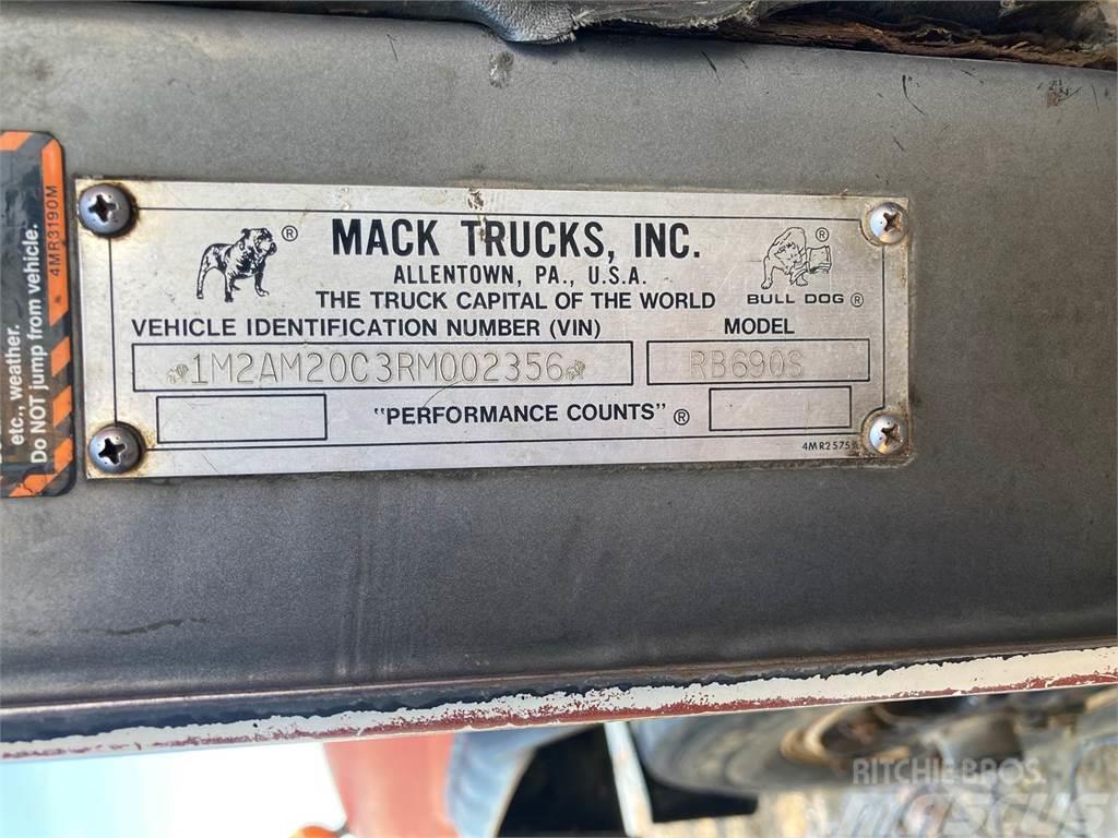 Mack RB690S Tovornjaki cisterne