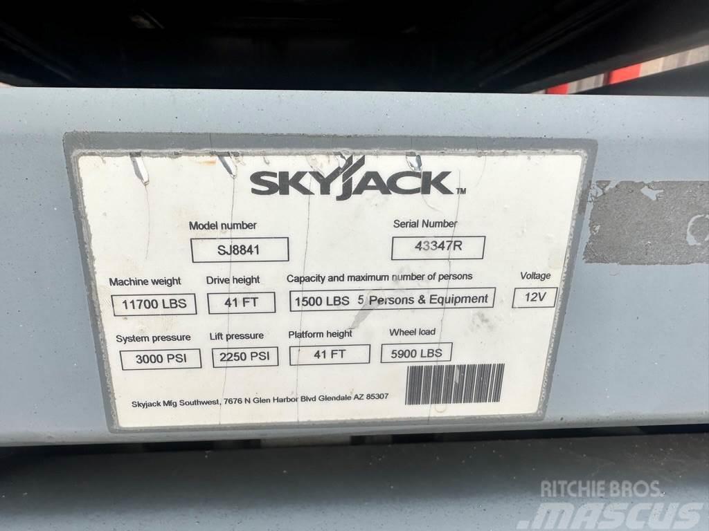 SkyJack SJ 8841 Vertikalna dvigala