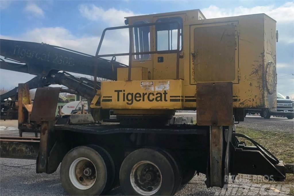 Tigercat 230B Nakladalci za les