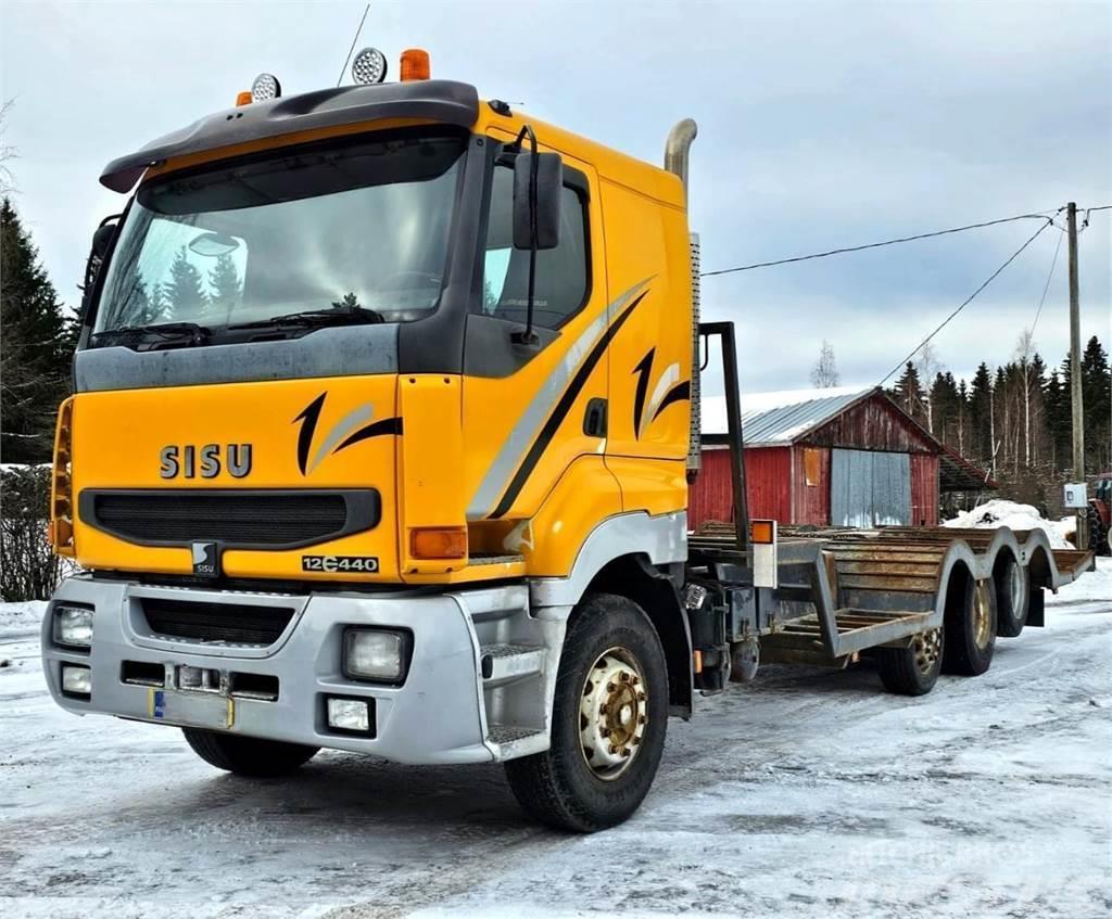 Sisu E12 440 8x2 Tovornjaki za prevoz gozdnih strojev