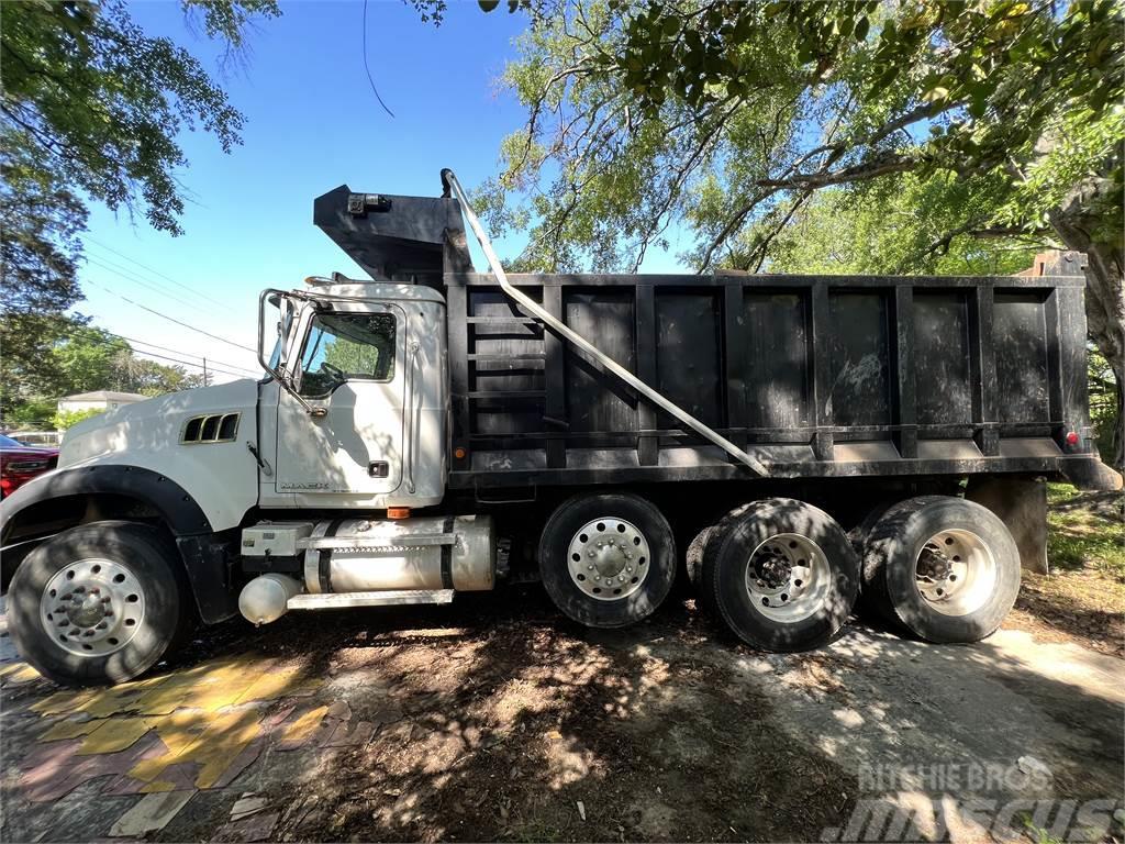 Mack GU713 Kiper tovornjaki