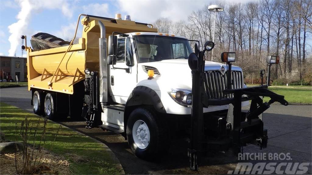 International WorkStar 7600 Dump Truck Snežne deske in plugi