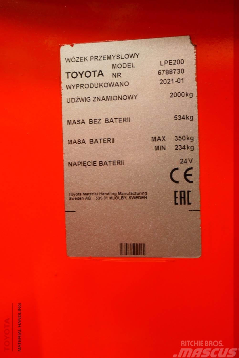 Toyota LPE200 Električni nizko dvižni viličar s stojiščem