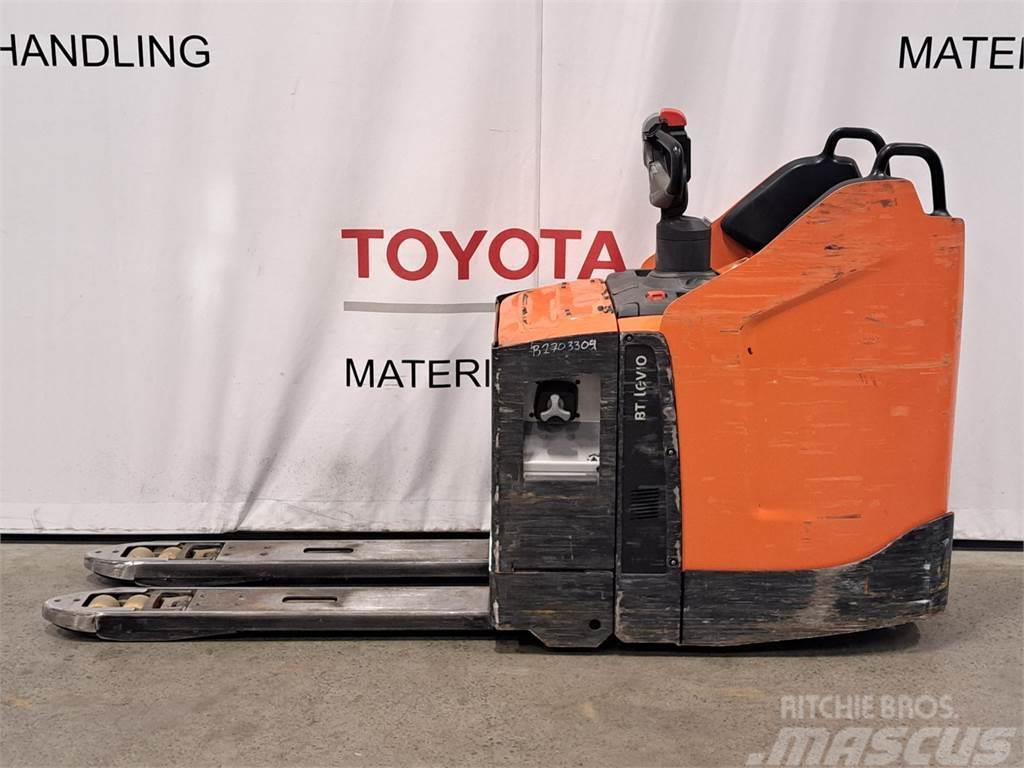 Toyota LPE220 Električni nizko dvižni viličar s stojiščem